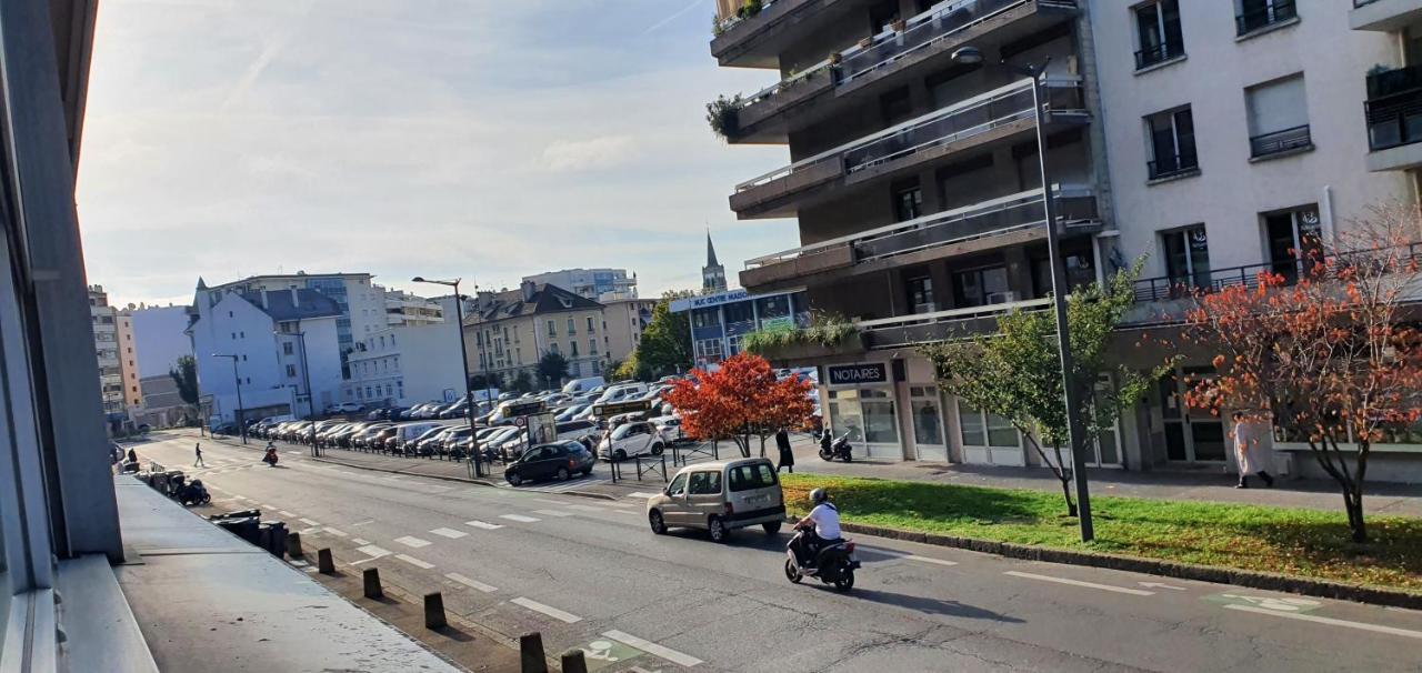 Centre De *